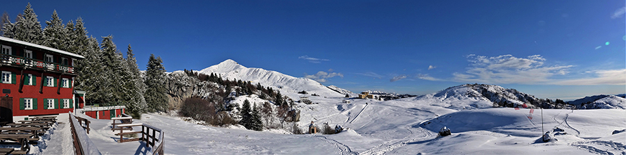 Dal Rif. Sassi-Castelli (1650 m) vista sui Piani di Artavaggio ben innevati