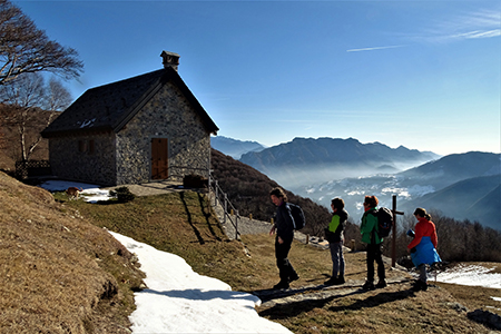 Facile, panoramica, bella escursione su strada sterrata da Avolasio ai Piani d’Artavaggio il 29 gennaio 2017  - FOTOGALLERY