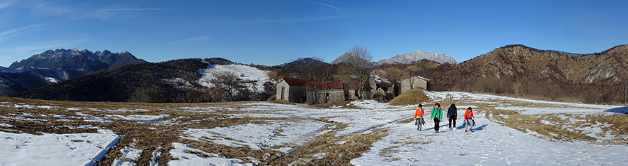 Salendo i prati un po' innevati di Prato Giugno