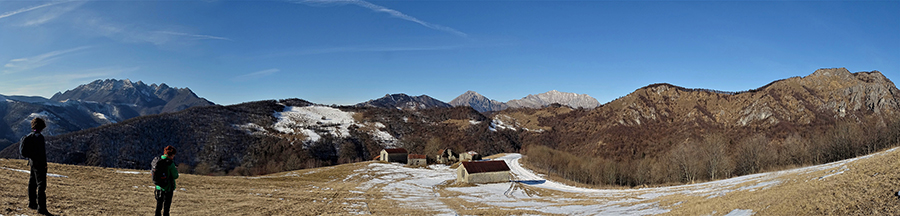 Salendo i prati un po' innevati di Prato Giugno