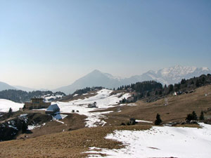 Vista dal sentiero DOL sui Piani con le Grigne sullo sfondo