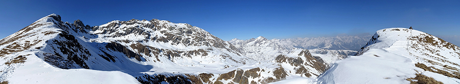 Sul sentiero 101 panorama tra Triomen e Monte Foppa