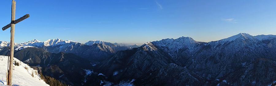 Dalla Collina della croce panorama sulla Valle dell'Olmo, le sue montagne ed oltre