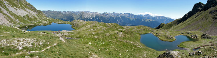 Panoramica da monte sui Laghi di Ponteranica - foto Piero Gritti  24 agosto 08