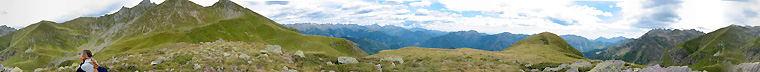 Vista panoramica a 360° dal Monte Avaro sulle Alpi Orobie circostant