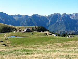 Vista sui punti-ristoro dei Piani dell'Avaro