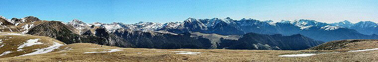 Panoramica primaverile  sui Piani dell'Avaro verso Le Alpi Orobie 