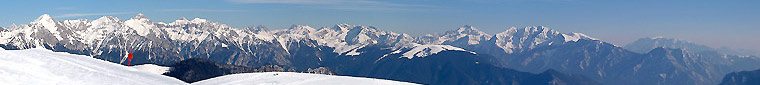 Panoramica invernale dai Piani dell'Avaro sulle Alpi Orobie innevate