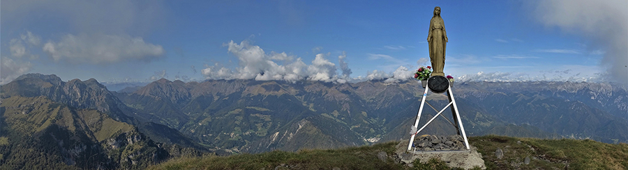 Ampia panoramica verso le Orobie dalla cresta di salita al Pizzo Baciamorti