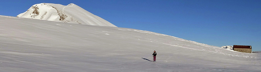 Attraversando il pianoro del Cabretondo ammantato di neve