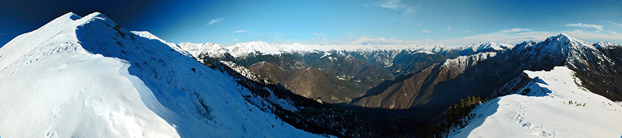 Salendo in cresta innevata al Pizzo Baciamorti