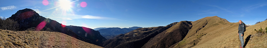 La bella lunga erbosa salita in cresta al Pizzo Baciamorti