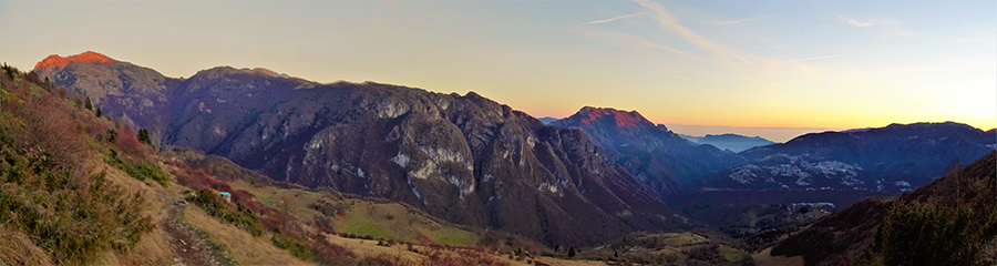 Tramonto sulla Val Taleggio, scendendo dal Rif. Gherardi