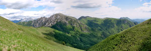 Panoramica dal sentiero 101 verso il Passo Baciamorti