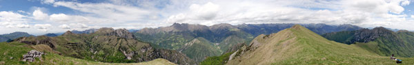 Panoramica dall'Aralalta verso cima Baciamorti e le Alpi Orobie 17 maggio 07 