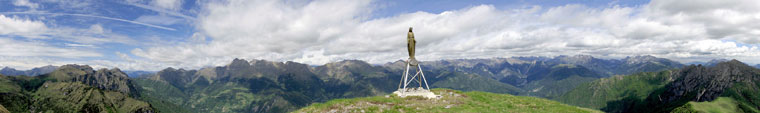 La valle di Piazzatorre col Passo di Monte Colle e il Monte Secco in una panoramica a 360° da cima Pizzo Baciamorti (mt. 2009) 17 maggio 07 