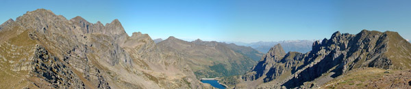 Dal Giarolo (2306 m.) vista verso il Trona e l'omonimo lago