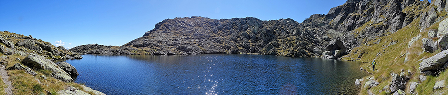 Il bellissimo Lago Piazzotti a due passi dal Rif. Benigni