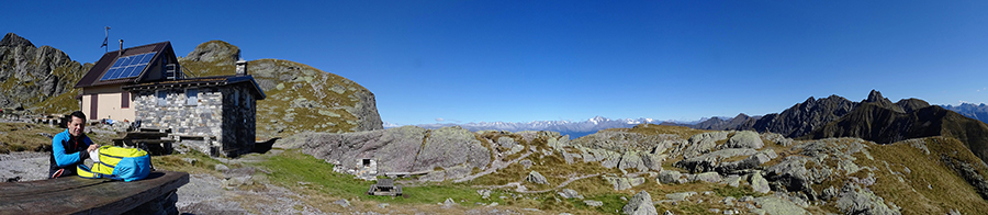 Panoramica dal Rifugio Benigni (2222 m)