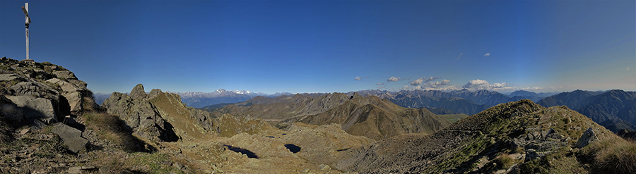 Vista panoramica da Cima Piazzotti sul percorso di salita dal Rif. Benigni ed oltre