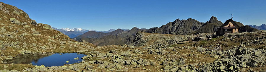 Vista panoramica al Rif. Benigni (2222 m)