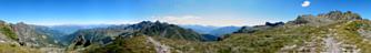 Panoramica a 360° dal pianoro del Rifugio Benigni verso la Valle Brembana e la Valtellina 