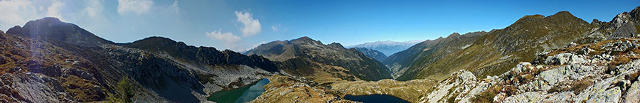 Dal sentiero 201 vista sui Laghi Porcile, di Sopra, Grande e Piccolo, sulla Val Lunga e verso le Alpi