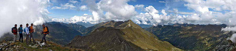 Panoramica da Cima Cadelle (2483 m.) verso nord