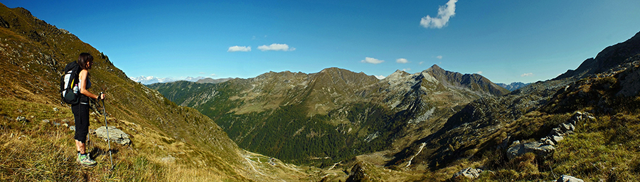 Scendendo dal Passo dei Lupi vista sul Rif. e Passo di Dordona