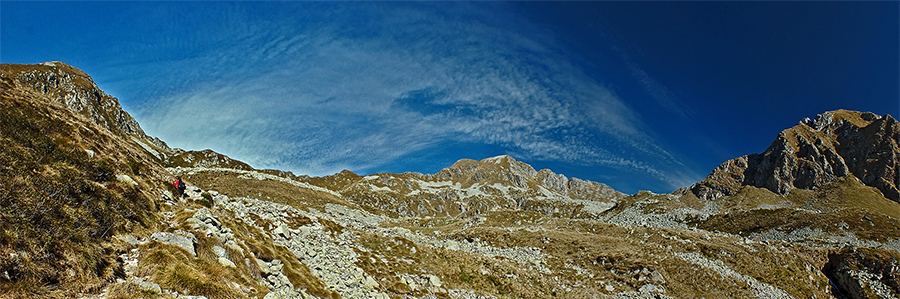 Il grande circo di origine glaciale alle pendici del Monte Valegino e di Cima Cadelle