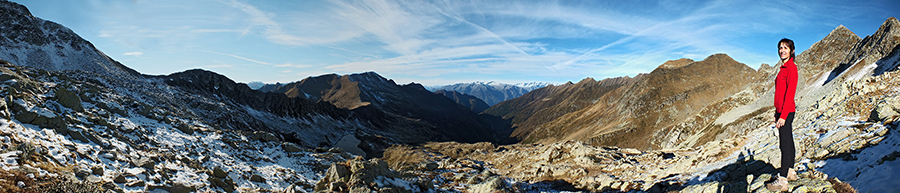 Dal passo i Laghi di Porcile, la Valle Lunga, le Alpi Retiche