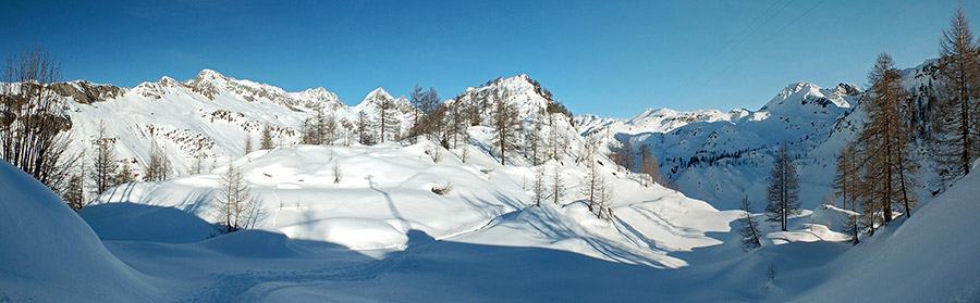 >Salendo dalla diga di Fregabolgia al Rifugio Calvi