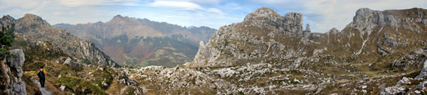 Sul sentiero 101 (Rif. Cazzaniga <> Rif. Lecco) vista verso il Tre Signori, la Cornetta, Cima Piazzo - 10 ott. 08