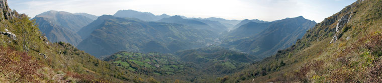 Dal 'Canalino dei sassi' vista sulla media Valle Brembana