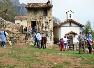 25 aprile 2009 - Festa della Montagna nel piccolo b orgo di Cantiglio di S. Giovanni Bianco