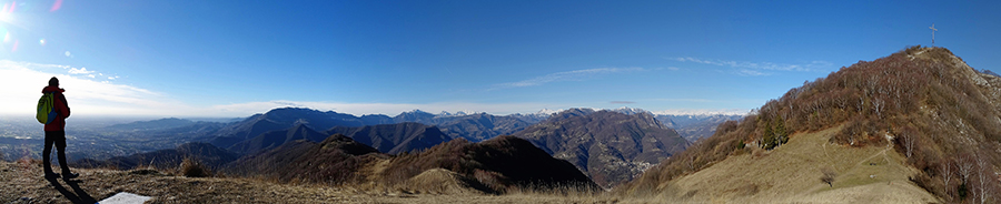 Dalla piazzuola atterraggio elicotteri in Canto Alto panoramica ad ampio raggio