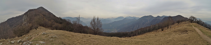 Al primo panoramico pianoro al Canto Basso (900 m) 