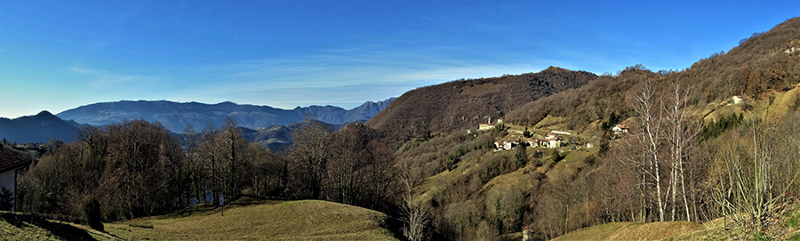 Vista su Catremerio e verso il Pizzo Cerro, in alto a dx