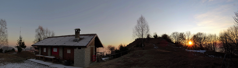 Tramonto al Rif. 'I Lupi' (1270 m) sul Pizzo Cerro (1285 m)