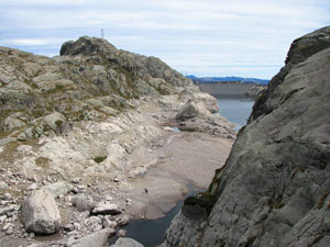 Il Lago Nero  (2008 m) semivuoto - foto Piero Gritti 7 sett 07