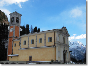 Pittoresca e storica chiesa di Valleve vista da nord 
