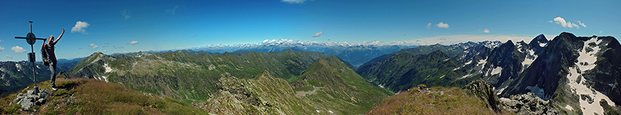 Dalla vetta del Pizzo di Cigola vista verso le Alpi Orobie e Retiche