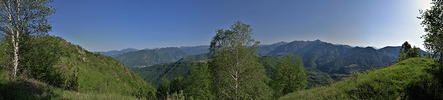 Vista panoramica salendo in Corna Bianca 