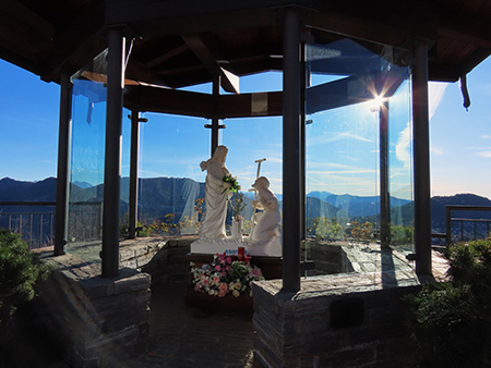 Alla Madonnina del Costone (1195 m) da Salmezza con tanti fiori-25mar24-FOTOGALLERY