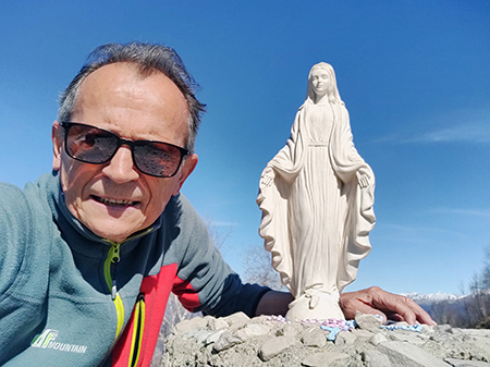 Alla Madonnina del Costone (1195 m) da Salmezza con tanti fiori-25mar24-FOTOGALLERY