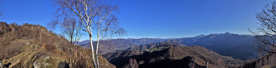 Salendo in Corna Bianca per sentierino in cresta