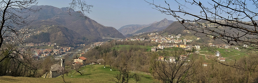Dalla radura prativa sopra la chiesetta di S. Antonio bella vista panoramica