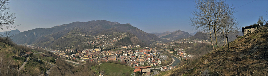 Vista panoramiva dalla stalla della 'Corna' su Zogno