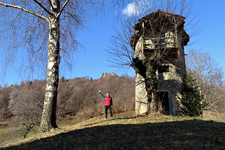 Alla Madonna delle Cime sul Corno Zuccone (1458 m) ad anello da Reggetto di Vedeseta in Val Taleggio il 13 gennaio 2018- FOTOGALLERY