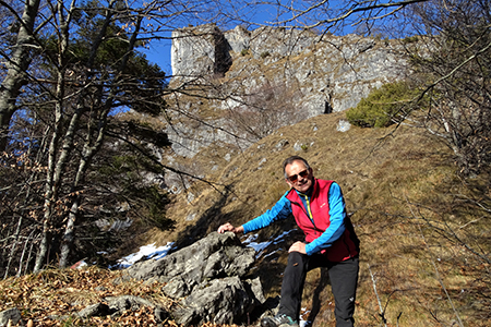 Alla Madonna delle Cime sul Corno Zuccone (1458 m) ad anello da Reggetto di Vedeseta in Val Taleggio il 13 gennaio 2018- FOTOGALLERY